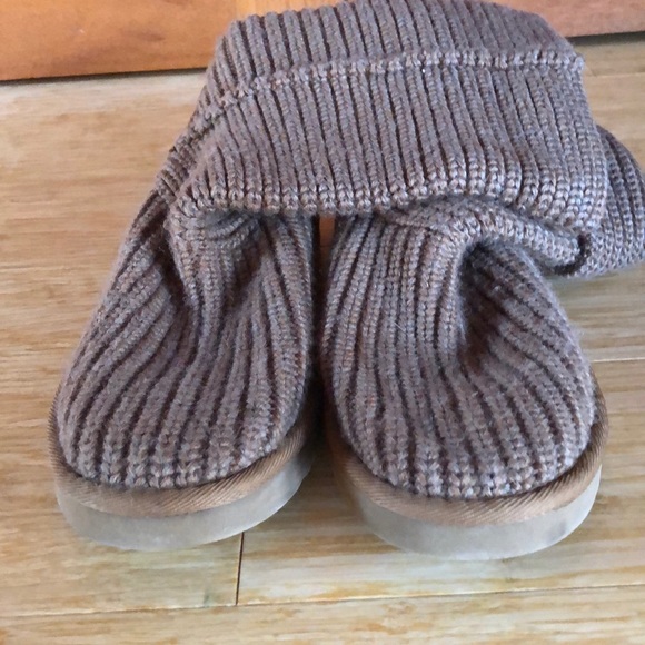 vintage caramel knit ugg boot; size 10 - Picture 3 of 6
